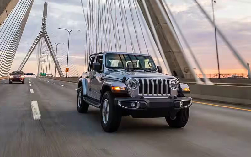 Giá xe Jeep Wrangler